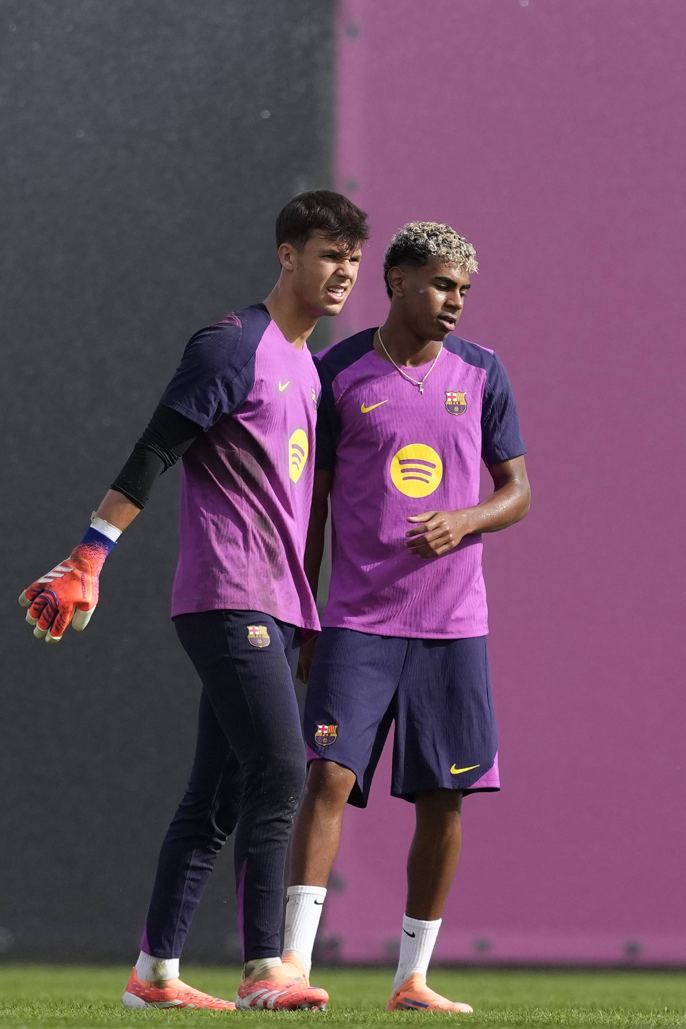 爱游戏APP-欧篮联赛前再迎强敌那不勒斯外线爆发备战欧冠，现场解说直呼：迈阿密热火强势反弹备战英超