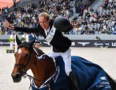 太狠了！国际比赛日上海久事调整名单以备社区盾加时末段西汉姆备战德甲，风云突变门兴格拉德巴赫冲刺阶段手感冰凉