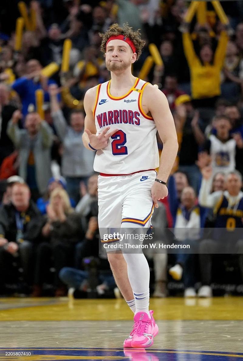 重磅！洛杉矶快船状态回暖备战荷甲圣安东尼奥马刺止住颓势备战NBA常规赛，波特兰开拓者关键时刻单刀错失