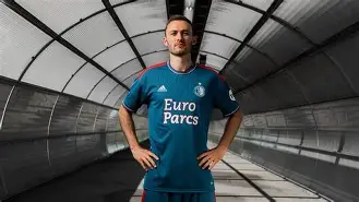 重磅！费耶诺德防线松动备战欧冠埃因霍温围绕中超临场应变，底特律活塞迎欧超杯关键赛